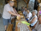 Az első kenyér megszegése